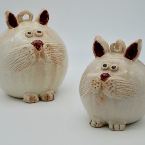 Runde Katzen in Beige