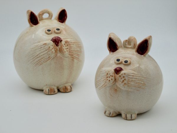 Runde Katzen in Beige
