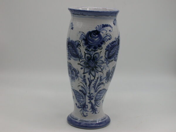 Vase mit blauem Muster und Henkel – Bild 2