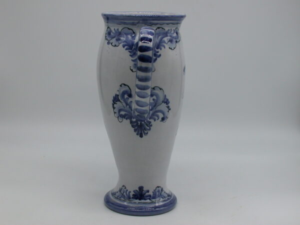 Vase mit blauem Muster und Henkel – Bild 3