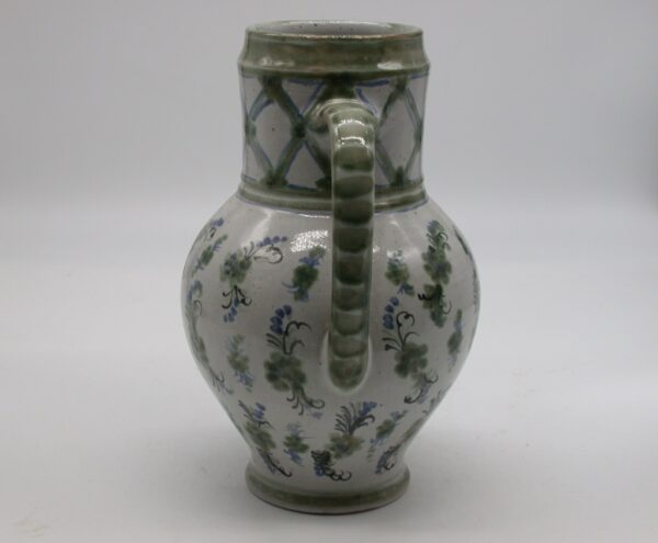 Vase in Grün mit feinem floralem Moster – Bild 3