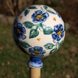 Rosenkugel blaue Blume